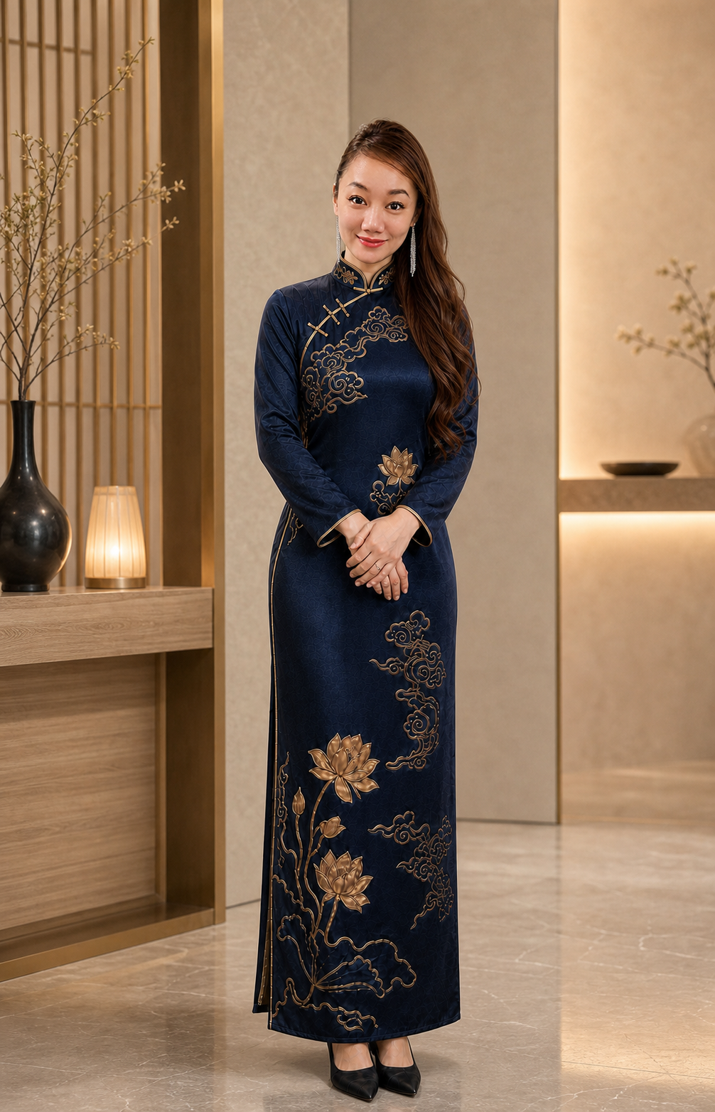 石原美惠子の青いチャイナドレスと片側ロングヘアのポートレート